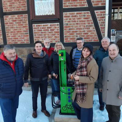 In Schlarpe. Links Ortsb&uuml;rgermeister Andreas St&auml;nger