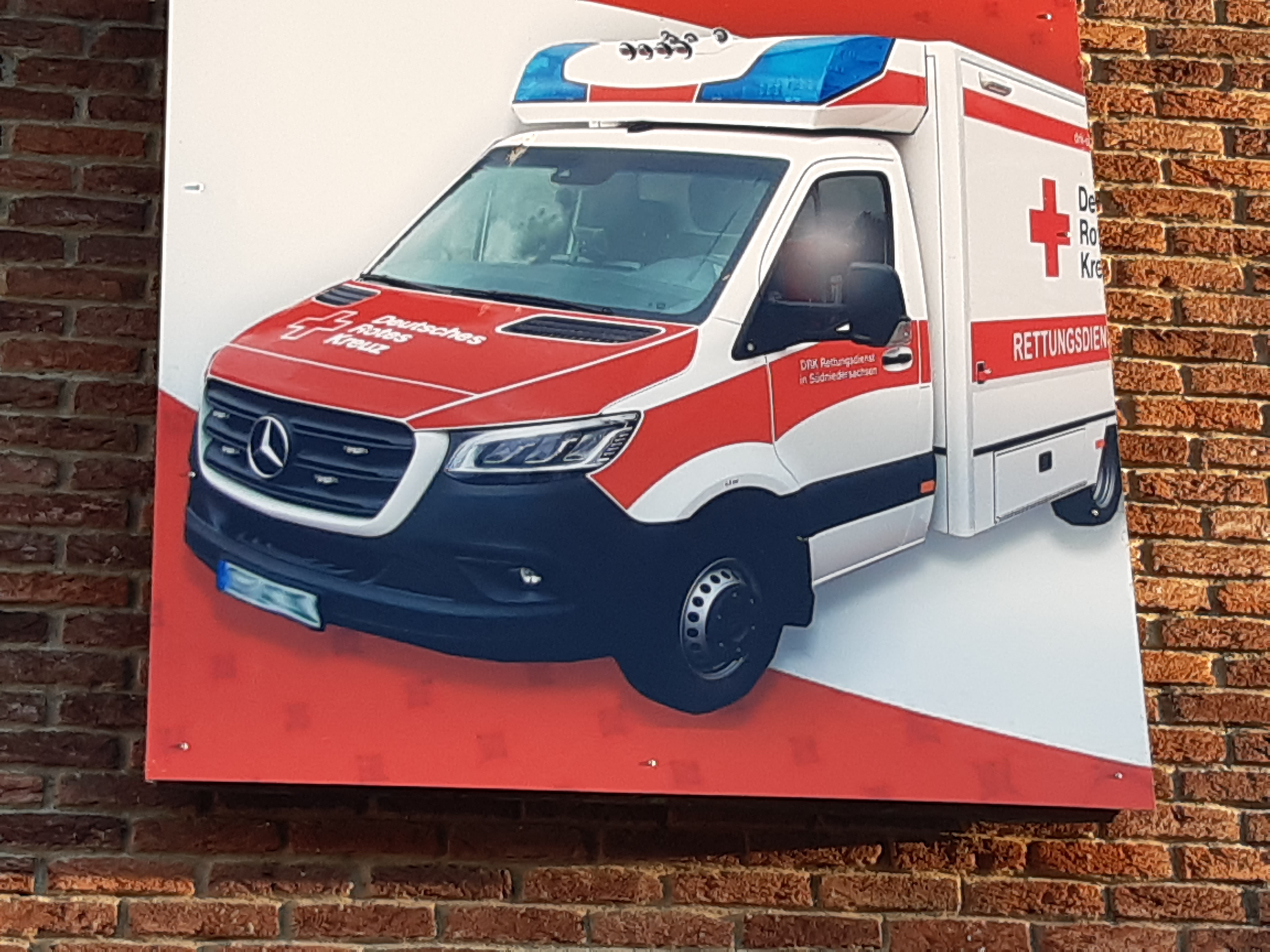 Bild an der DRK-Rettungswache Bollensen