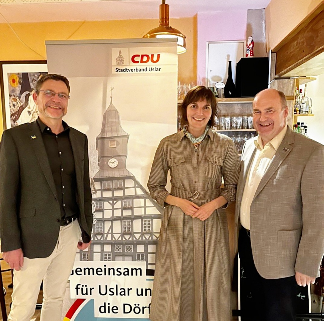Bundestagsabgeordnete Mareike-Lotte Wulf mit Brgermeister Torsten Bauer (rechts) und Stephan Kaiser