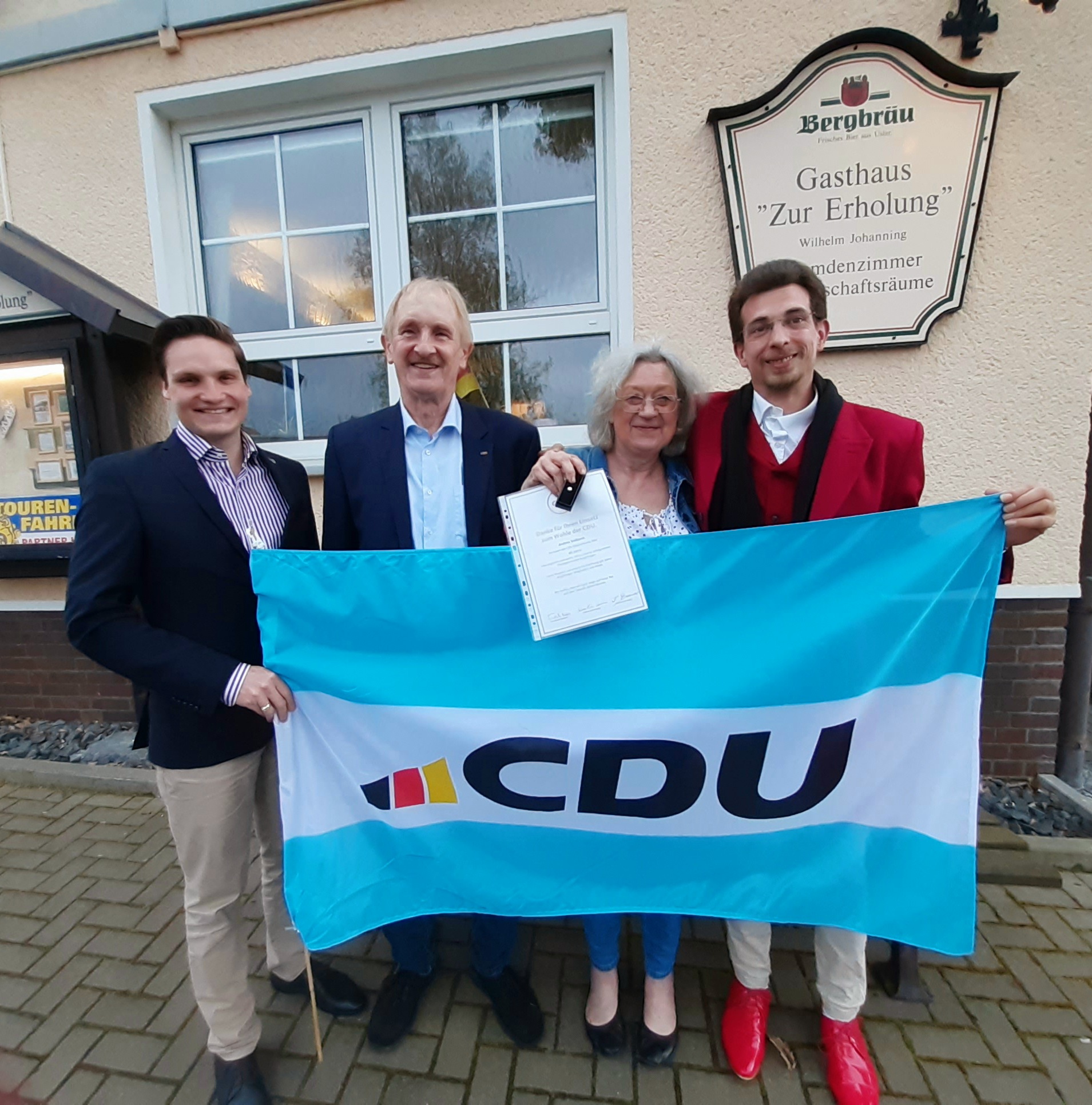 Ehrung fr Andrea Sielhorst mit, von links, David Artschwager, Joachim Stnkel und unserem Mitgliederbeauftragten Christian Kaiser