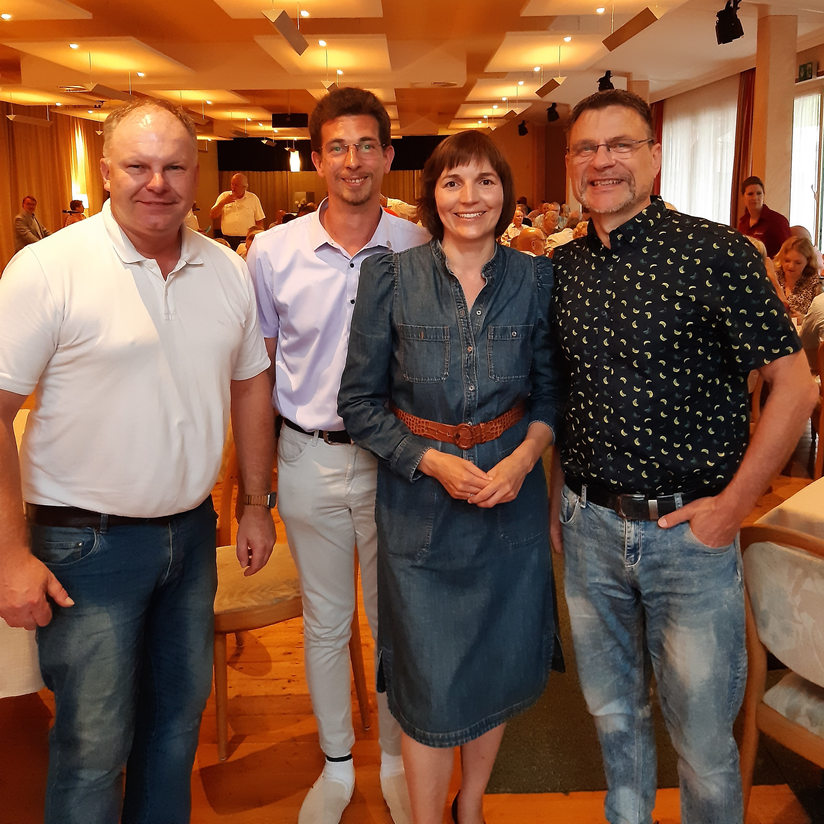 Christian Ilsemann (Bodenfelde) und Mareike Lotte Wulf zwischen Christian und Stephan Kaiser.